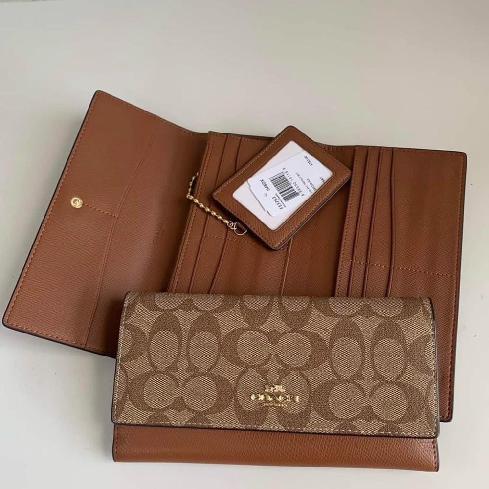 Coach Signature Large Tri-fold Wallet -